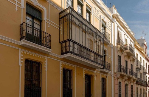 Santa Catalina Apartment | Eva Recommends Gerona 1 very bright house S.XIX