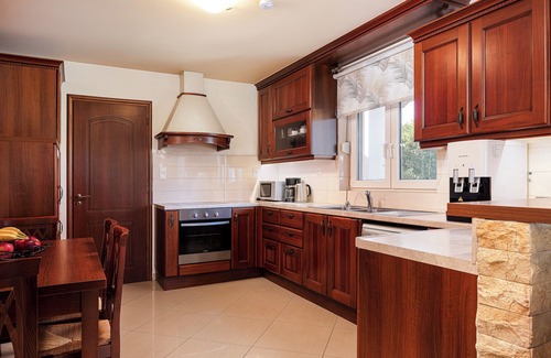 Roumeli Villa | Eva Villa, Pool & Whirlpool, BBQ, Playground & Ping Pong
