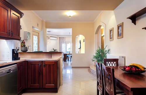 Roumeli Villa | Eva Villa, Pool & Whirlpool, BBQ, Playground & Ping Pong