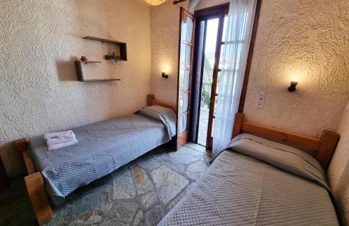 Glyfa House | Evan's Suite