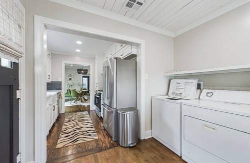 Downtown Cottage | Evangeline House! Beautifully remodeled & Super Close to Downtown