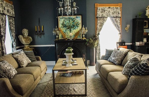 Burlington Bed & Breakfast | Evans Holly Grove Inn B&B