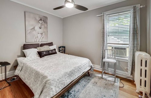Evanston Apartment | Evanston 2bed+ofc.Walk to sushi, shopping, train & Lake. Minutes to Ryan Field.