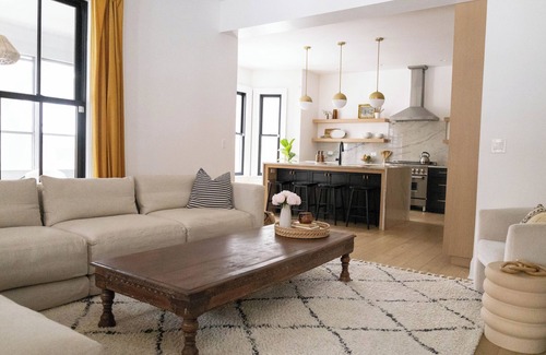 South Evanston House | Evanston Historic Italianate - Walk to the Beach, 20 min to downtown Chicago!