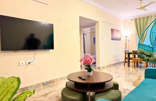 Serilingampally Apartment | Evara Grand Vista - Fully Equipped 3BHK near AMB