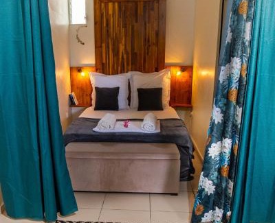 Port-Louis Apartment | Evasion en plein cœur de la ville Studio Jacuzzis Sauna et piscine au centre de Port-Louis