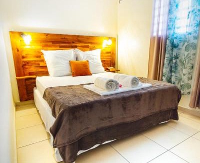 Port-Louis Apartment | Evasion en plein cœur de la ville T2 Jacuzzis Sauna et piscine au centre de Port-Louis