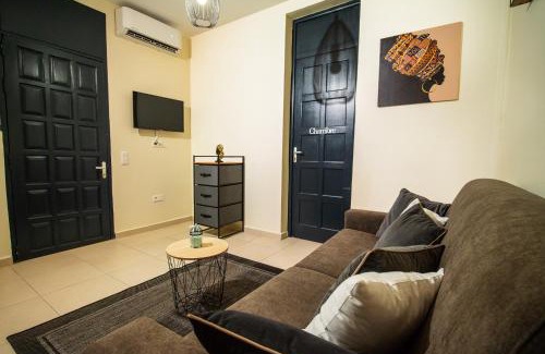 Port-Louis Apartment | Evasion en plein cœur de la ville T2 Jacuzzis Sauna et piscine au centre de Port-Louis