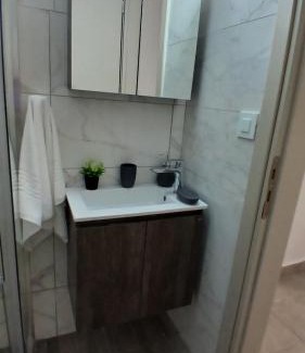 Alikanas Apartment | EVDOKIAS Apt,brand new 2025 modern Apt in the center of Alikanas