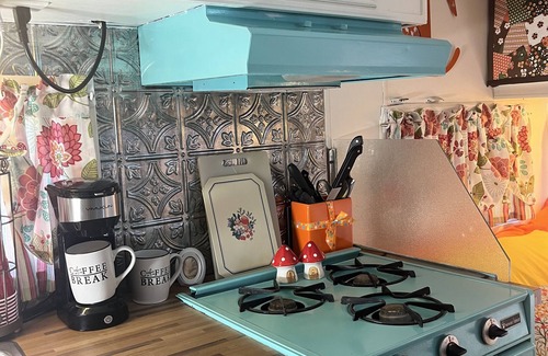 Sweetwater House | "Evelyn Mae" a charming 1974 vintage Coachman camper