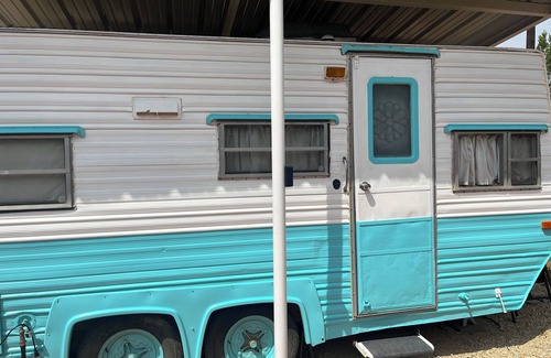 Sweetwater House | "Evelyn Mae" a charming 1974 vintage Coachman camper