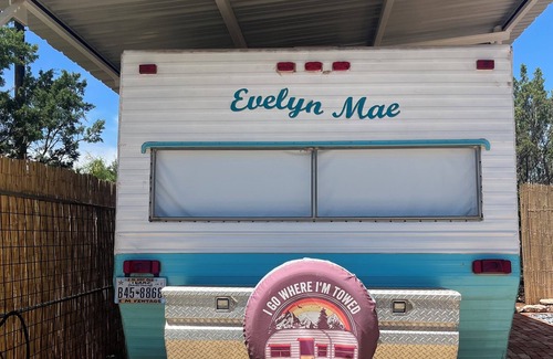 Sweetwater House | "Evelyn Mae" a charming 1974 vintage Coachman camper