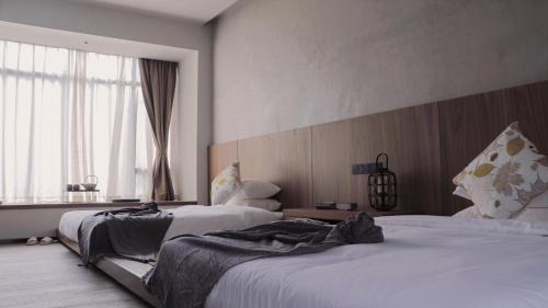 Longmen County Hotel | Even's Garden
