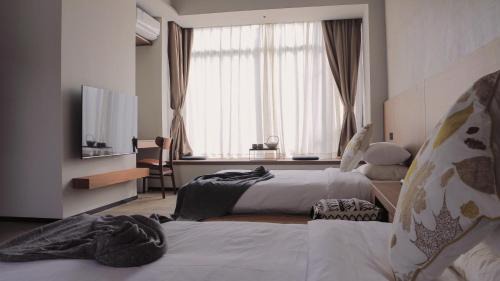 Longmen County Hotel | Even's Garden