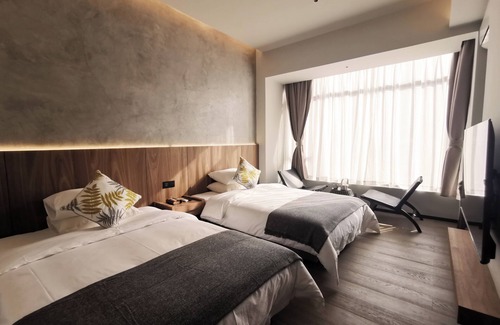 Longmen County Hotel | Even's Garden