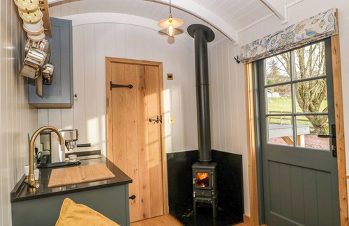 Moreton Cottage | EVENDINE HUT @ EVENDINE COTTAGE in Colwall, Herefordshire