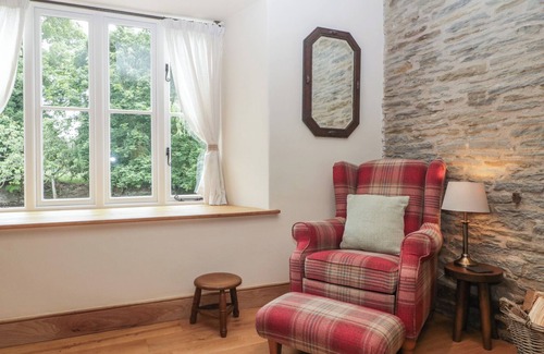 Evenjobb Cottage | EVENJOBB COURT FARMHOUSE, pet friendly, with hot tub in Presteigne