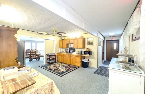 Marblehead Bed & Breakfast | Event Rental 10BR/10BA Sleeps 29 B&B Near The Lake