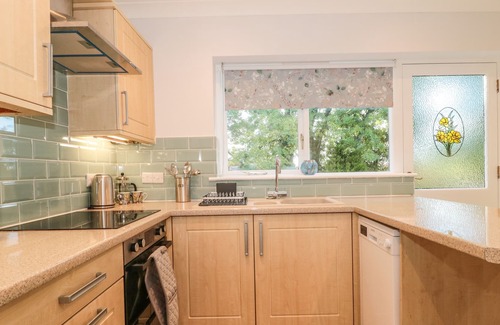 Isle of Purbeck Cottage | EVENTIDE - HILL VIEW, romantic, with a garden in Corfe Castle