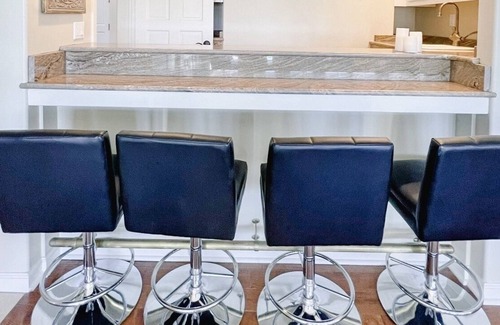 Temecula House | Events Welcome! Huge, entertainment-ready home in central location
