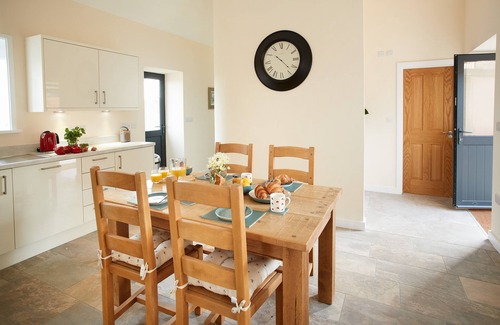 Eaton Mascott Cottage | Evenwood Byre - a beautiful property that sleeps 4 guests in 2 bedrooms