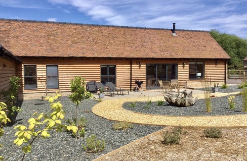 Eaton Mascott Cottage | Evenwood Gables - a beautiful property that sleeps 4 guests in 2 bedrooms