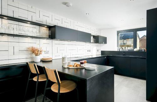 Holworth House | Everdene OI14 Lakeside Property with Hot Tub at Silverlake Dorset