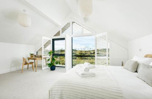 Holworth House | Everdene OI14 Lakeside Property with Hot Tub at Silverlake Dorset