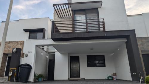 Monterrey House | Everest 663