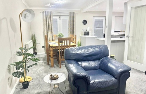 Willesborough House | Everest - Pleasant Home to Stay!