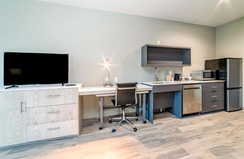 Everglades City Hotel | Everglades Adventures Hotel Suites by Ivey House