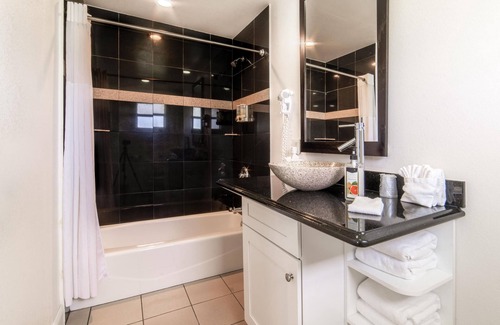 Everglades City Hotel | Everglades City Motel - Queen Efficiency Room