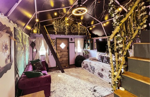 Nancy Cottage | Everglow Hollow- Adorable Tiny House near Lake Cumberland, KY. Pet Friendly!