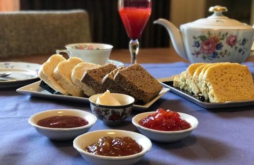 La Cumbre Bed & Breakfast | Evergreen