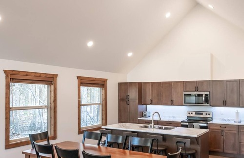 Valemount House | Evergreen Cabin Rental