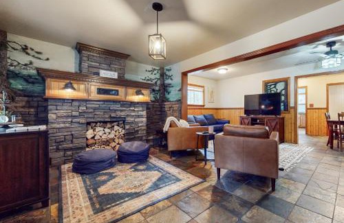 Tahoe Valley House | Evergreen Cottage