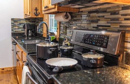 Wedowee House | Evergreen Cottage: 2 Bedrooms-Pet Friendly-Lake Access-Hot Tub