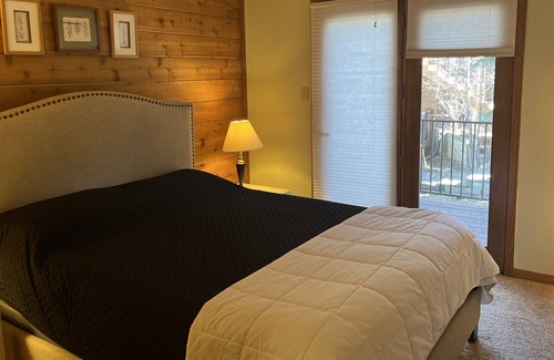 Evergreen Condo | Evergreen Cozy Condo