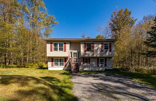 Gouldsboro House | Evergreen Escape Hot Tub Game Room Fire Pit