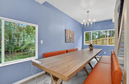 Pointblank House | Evergreen Estate with Rooftop Balcony & Games home