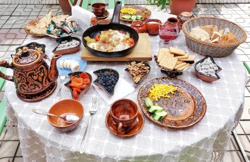 Margilan House | Evergreen Guesthouse