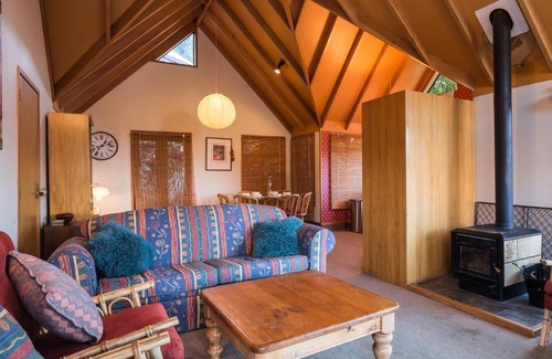 Sunshine Bay House | Evergreen Haven - Queenstown Holiday Home