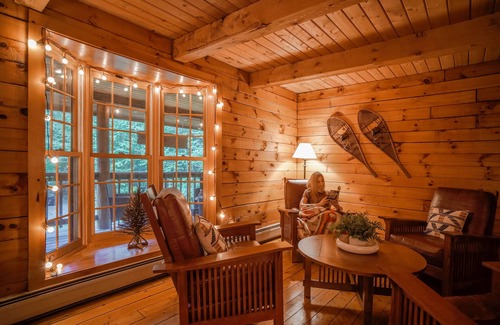 Mount Holly Cabin | Evergreen Hideaway - Okemo Central Cabin with Hot Tub!