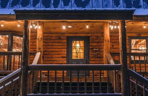 Mount Holly Cabin | Evergreen Hideaway - Okemo Central Cabin with Hot Tub!