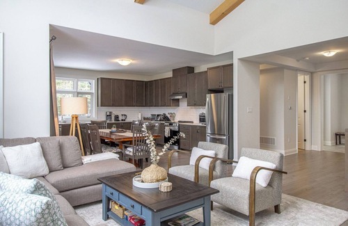 Lake of Bays Cottage | Evergreen Lodge - Three Bedroom Cottage, Sleeps 4