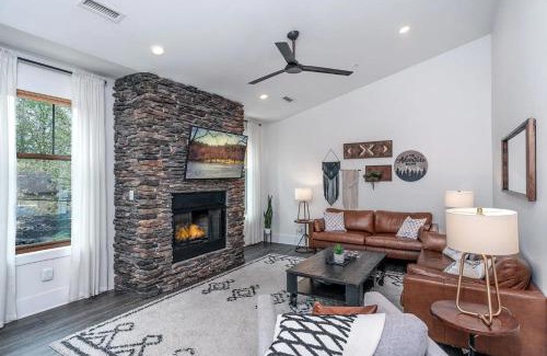 Blowing Rock House | Evergreen on Main