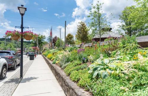 Blowing Rock House | Evergreen on Main