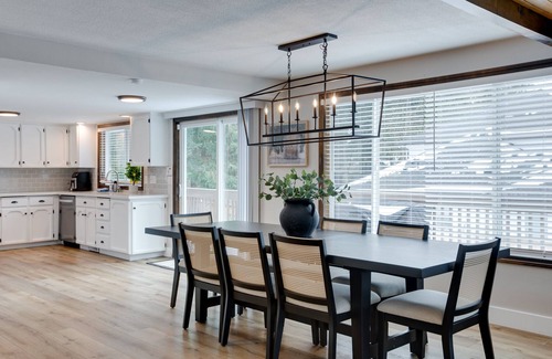 Ellsworth House | Evergreen Retreat - Large 6 Bedroom Home
