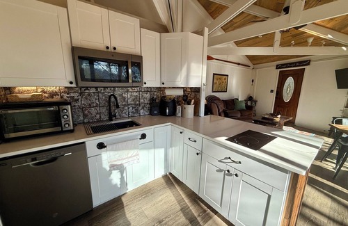 Big Canoe Cabin | Evergreen treehouse in Big Canoe