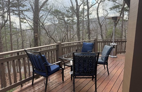 Big Canoe Cabin | Evergreen treehouse in Big Canoe